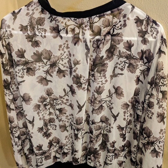 Black and grey print top - Picture 4 of 4